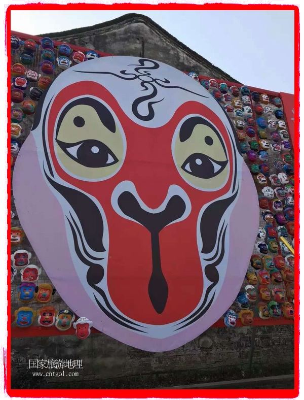 中國(guó)規(guī)模最大的猴面具彩繪在南潯古鎮(zhèn)展示。猴子真是今年最紅的動(dòng)物。 