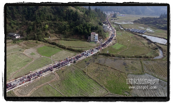 1700桌合攏宴，總長3.7公里，10380人同桌就餐，創(chuàng)歷史之最